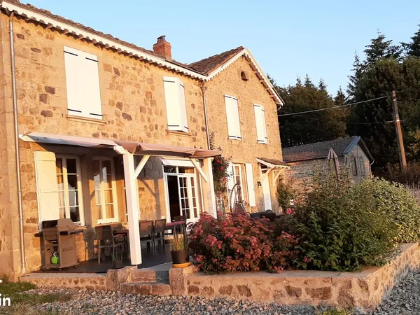 Vend Maison avec Piscine, Dépôt et Terrain