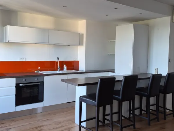 Loue appartement meublé 3 chambres - 72m²