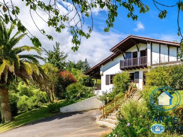 Belle propriété sur 7 200 m² avec vue montagnes