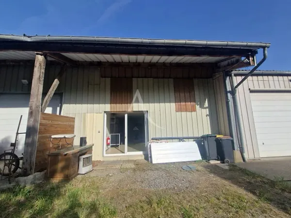 Local professionnel 2 pièces 79 m²