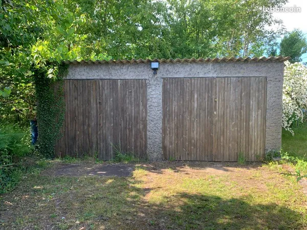 Lot 2 garages