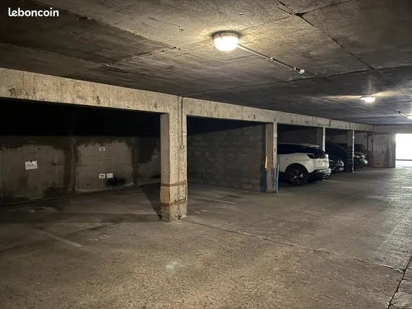 Place de parking en sous-sol — Villeurbanne La Doua — 80 /mois