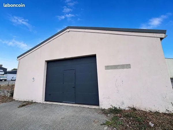 Local 138 m² QUEVEN
