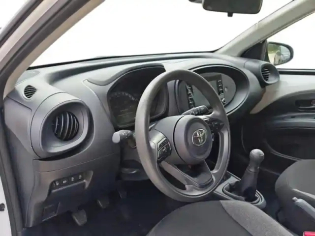 Toyota Aygo x 1.0 vvt-i 72ch active business my23 — photo 15