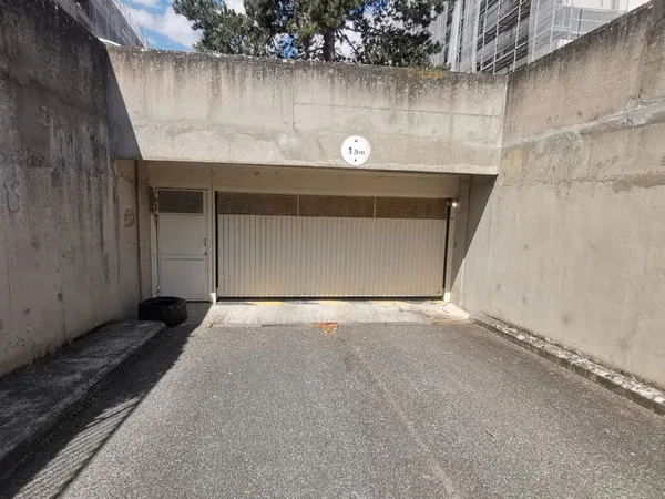 Box/Parking sécurisé 10 m²