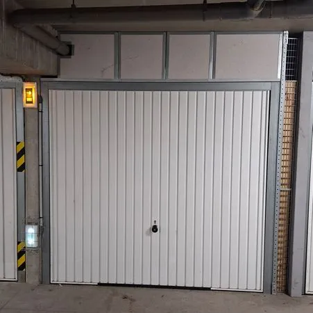 À louer - Box fermé parking sécurisé de 12 m² à Coignières (78310)