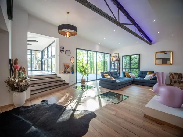 Maison 6 pièces 255 m²