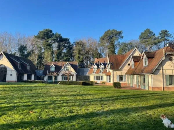 Secteur Golf, exceptionnelle villa familiale avec piscine intéri