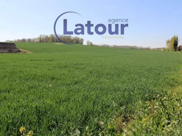 Terrain constructible 8000 m²
