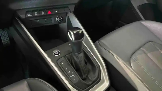 Audi A1 sportback 30 tfsi 110 ch s tronic 7 — photo 15