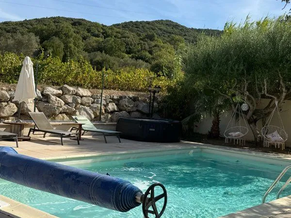 Maison de plain-pied avec piscine et vue sur les vignes Saint-Laurent-de-Carnol - 105 m² - terrain 7