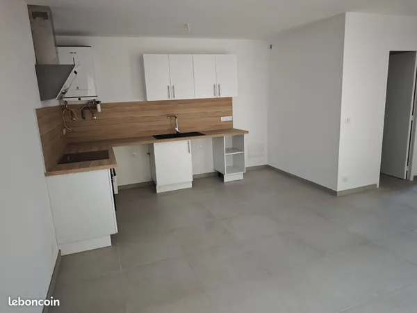 T3 52 m² - 2 parkings - grand extérieur privatif - belle vue - ambiance village