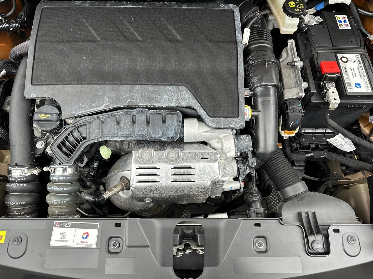 Peugeot 2008 1.2 puretech 130ch s&s allure pack — photo 20