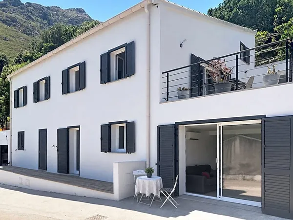 A vendre - Ensemble immobilier composé de deux T4 rénovés, T2 aménagé et garage