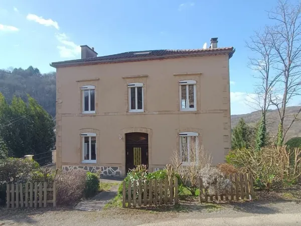 MAISON EN PIERRE DE CARACTERE DE 182 m2