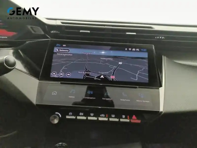 Peugeot 308 phev 180 e-eat8 — photo 14