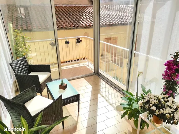 Très beau deux pièces meublé avec véranda centre-ville