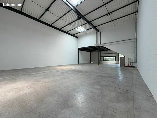 LOCAL D'ACTIVITE 521 m² LIEUSAINT