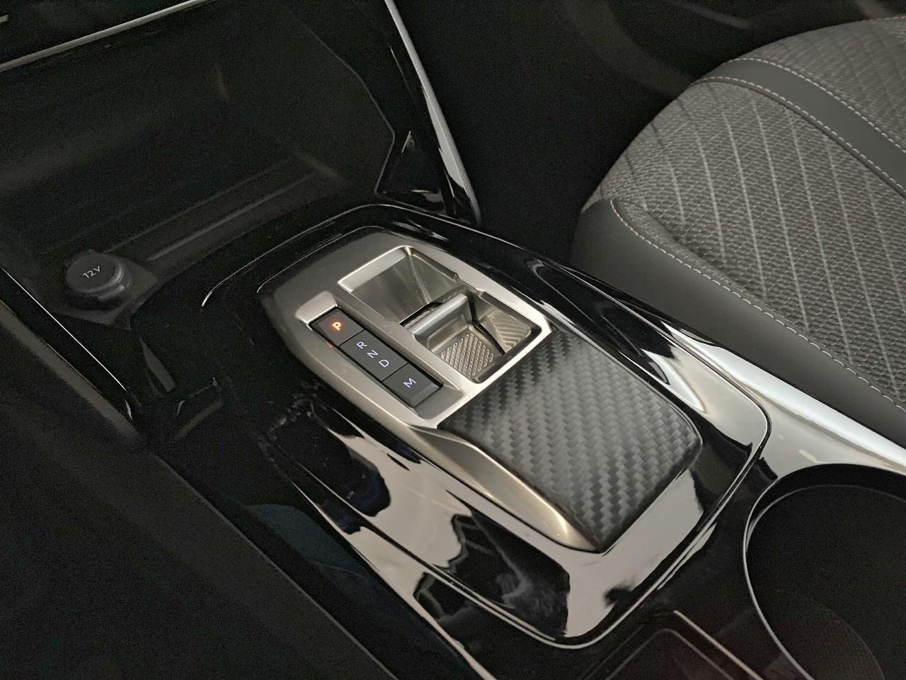 Peugeot 2008 hybrid 145 ch e-dcs6 allure — photo 18