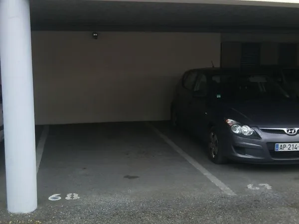 Place de parking voiture couverte 29 rue du Tauzin