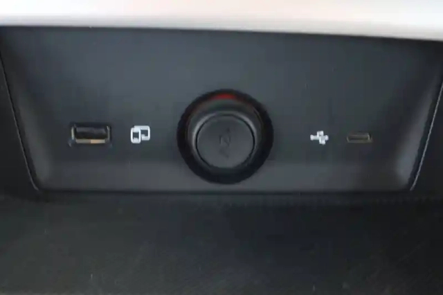 Mg Zs 1.5 l hybrid+ 197 ch — photo 28