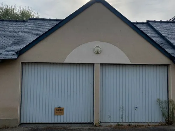 À vendre garage fermé