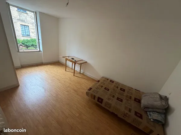 Apparemment à