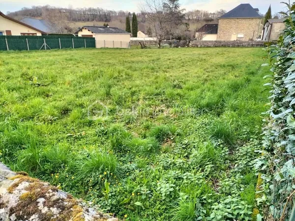 RARE - TERRAIN CONSTRUCTIBLE 900 m² Idéalement situé