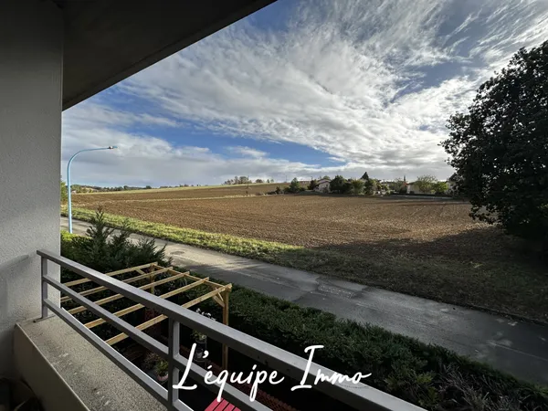 Appartement T3 environ 66 m2 avec balcon