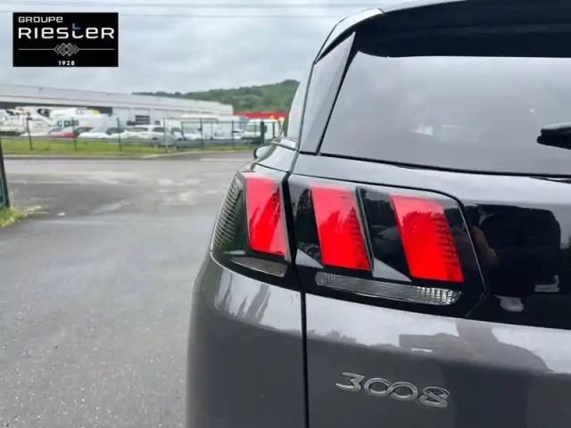 Peugeot 3008 hybrid 225 e-eat8 — photo 17