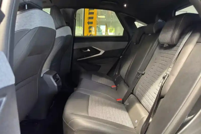 Peugeot 3008 hybrid 136 e-dcs6 — photo 11