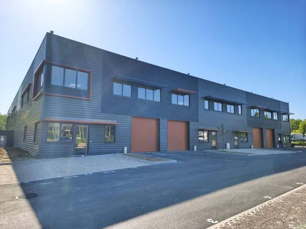 Local d'activité 1622 m²