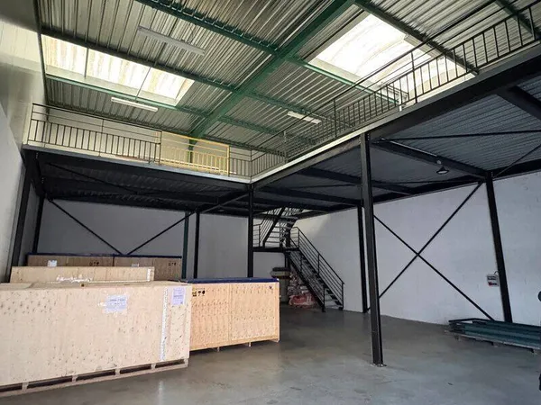 Local d'activité 250 m²