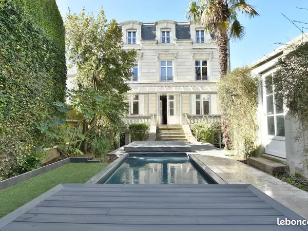 Grande villa de caractère à Cholet - 15 couchages - Piscine chauffée - Location au mois ou à l'année