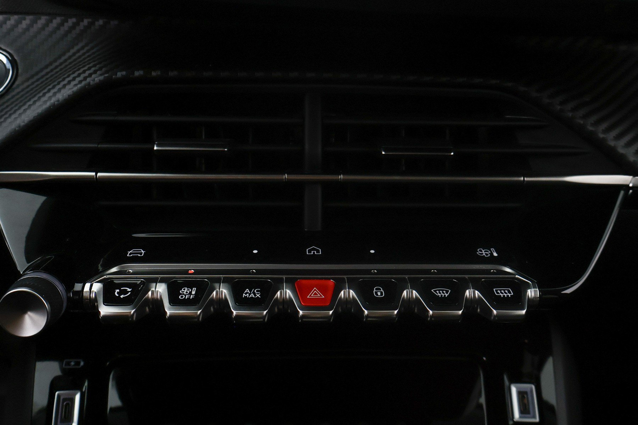 Peugeot 208 — photo 24