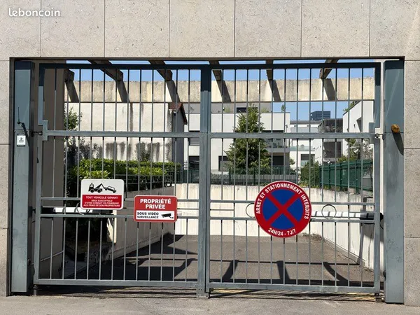 2 Box sécurisés Villeurbanne Place des maisons Neuves