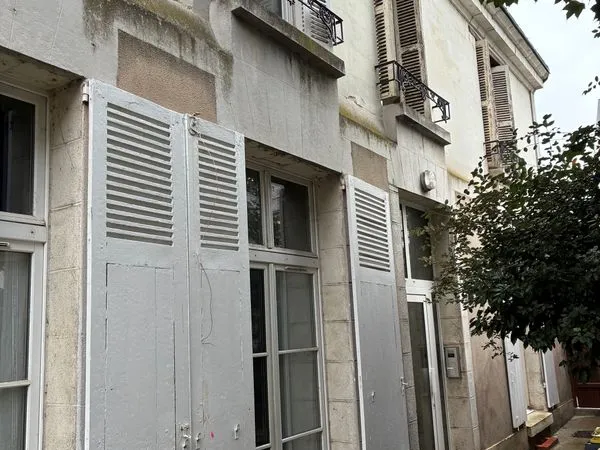 Vente Studio Tours Théatre