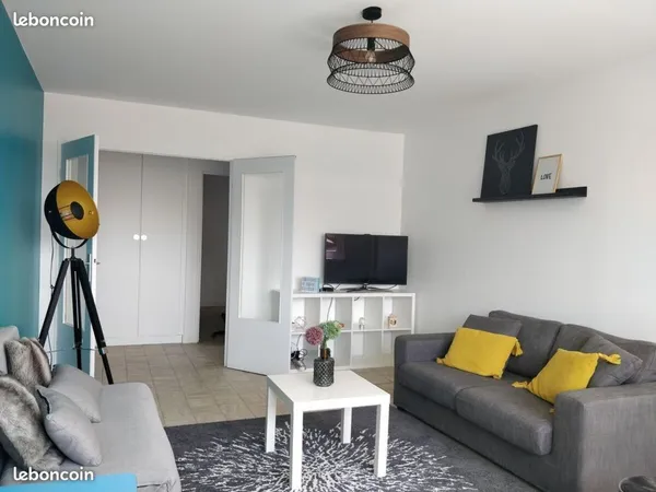1 chambre de 12m2 dans colocation meublée 86m2 aux portes de Paris