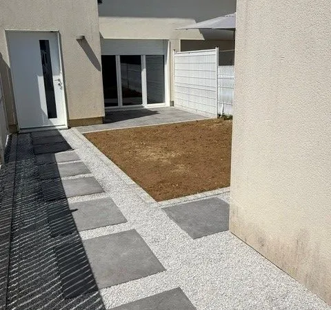 Appartement duplex T5 83,72m², 2 terrasses, jardin, garage, parking