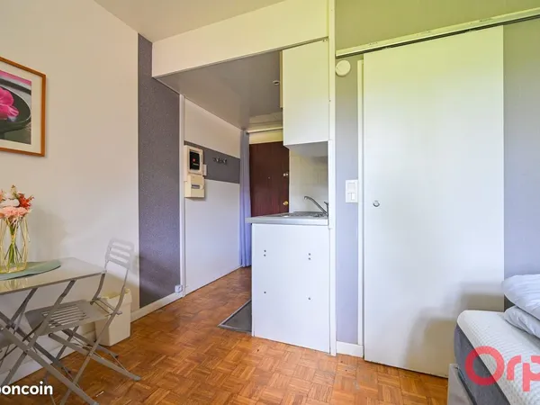 Studio 1 pièce 14 m²