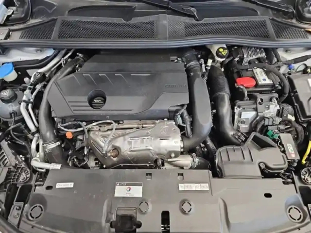 Peugeot 308 phev 180ch active pack e-eat8 — photo 10