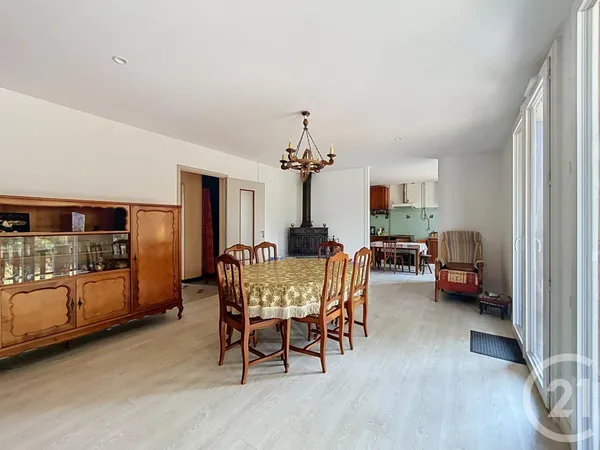 Maison 4 pièces 196 m²