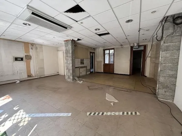 Local 90 m²