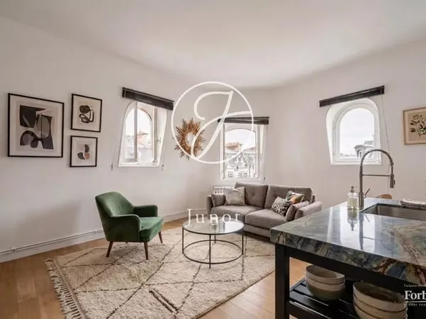 Paris 8e - TRIANGLE D'OR / MARBEUF - Appartement - 2 pièces - 27,45m² Carrez / 34,31m² au sol - 1 ch