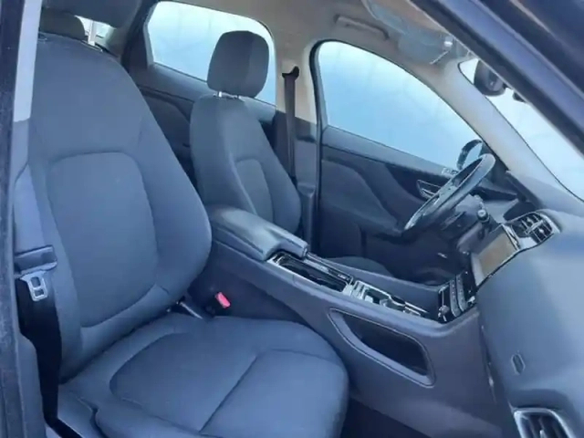 Jaguar F-Pace 2.0 d - 180 ch 2wd bva8 — photo 23