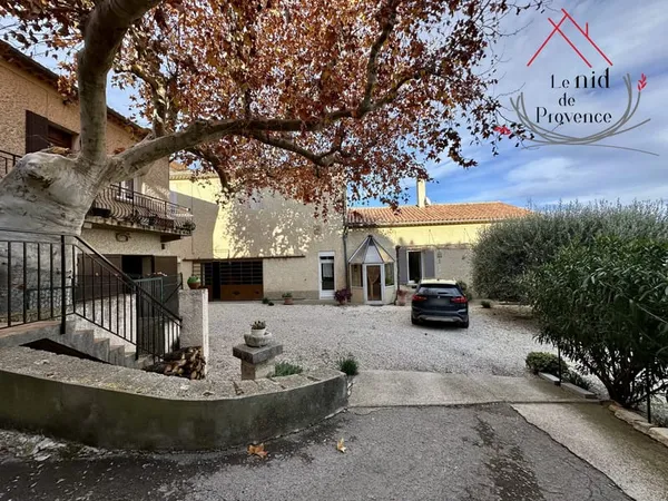 Ensemble immobilier en viager sur le village de Caromb