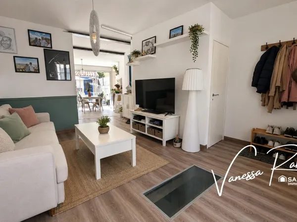 À Saintes, secteur Saint-Vivien, maison en pierre rénovée de 115 m² avec jardin, terrasse, cave et d