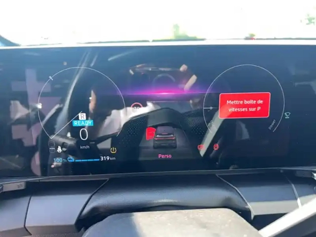 Renault Megane e-tech ev60 220 ch super charge — photo 21