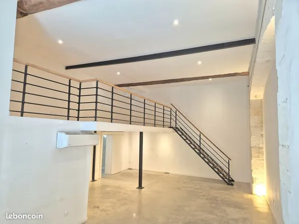 Local professionnel de caractère - 85 m² - Montpellier Clémenceau / Rondelet