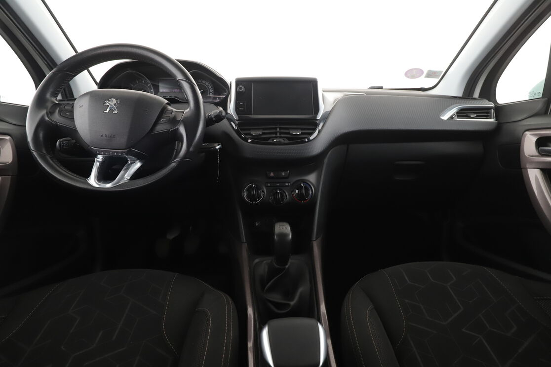 Peugeot 2008 1.2 PureTech Active — photo 11